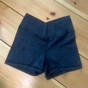 Never worn Aerie cross over biker shorts